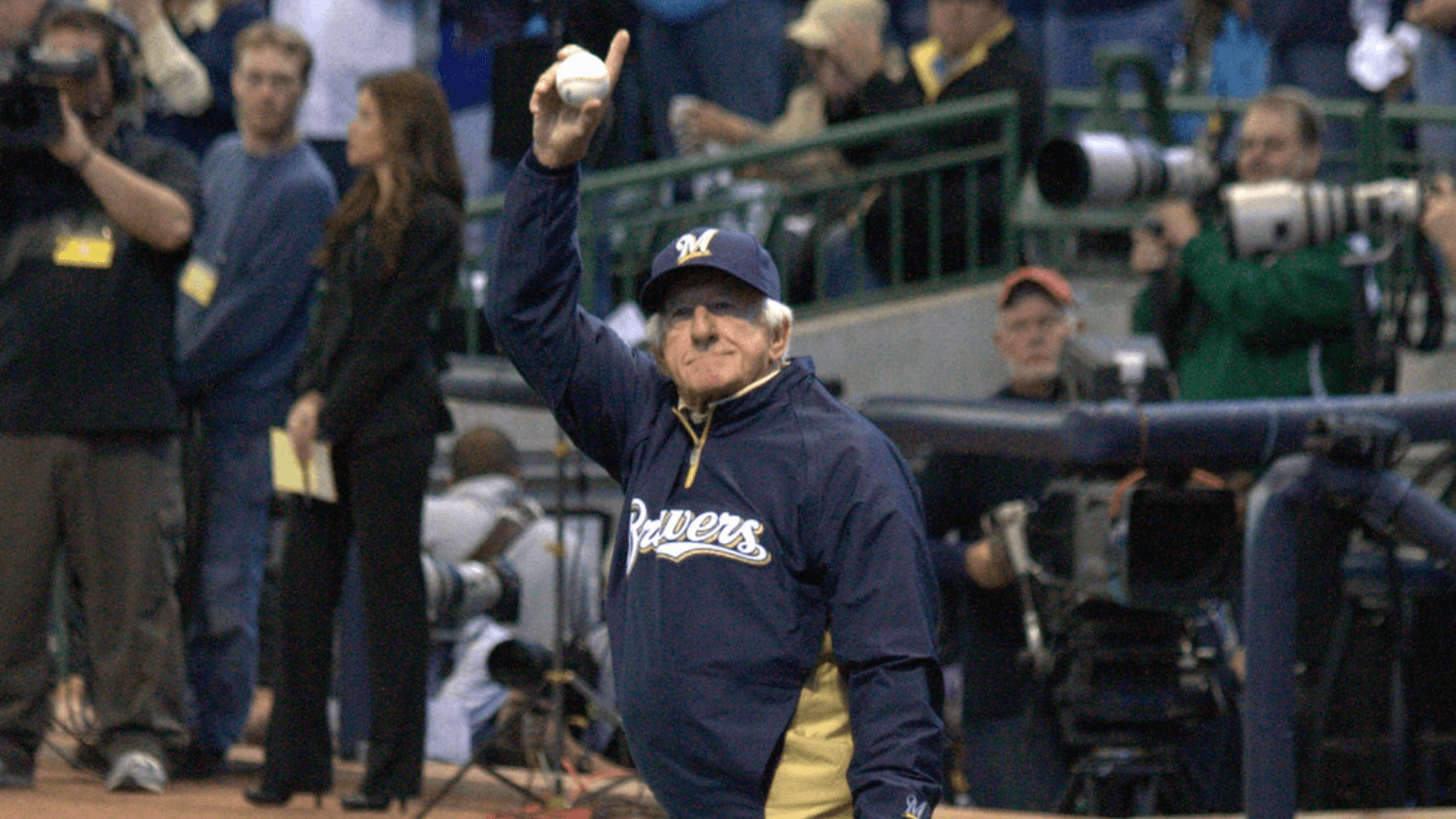 Hall of Fame Milwaukee Brewers announcer Bob Uecker passes away at 90